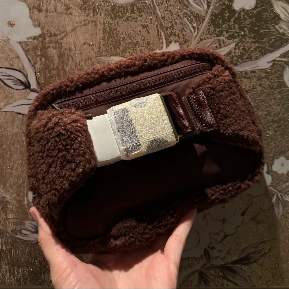 Lululemon 2L Brown Sherpa Everywhere Belt Bag in Earth Gold - Picture 10 of 11